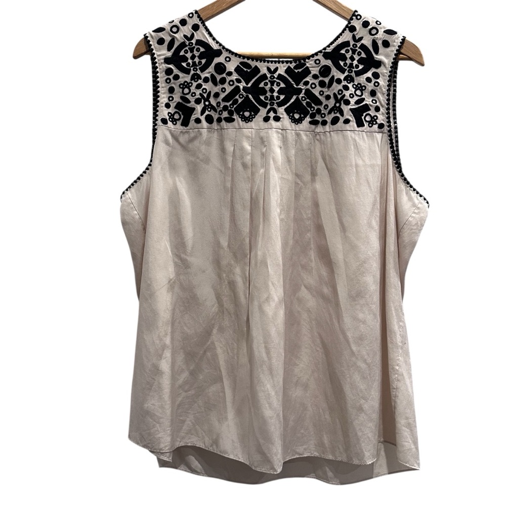 Banana Republic Silk Cream and Black Embroidered Sleeveless Blouse Size XL